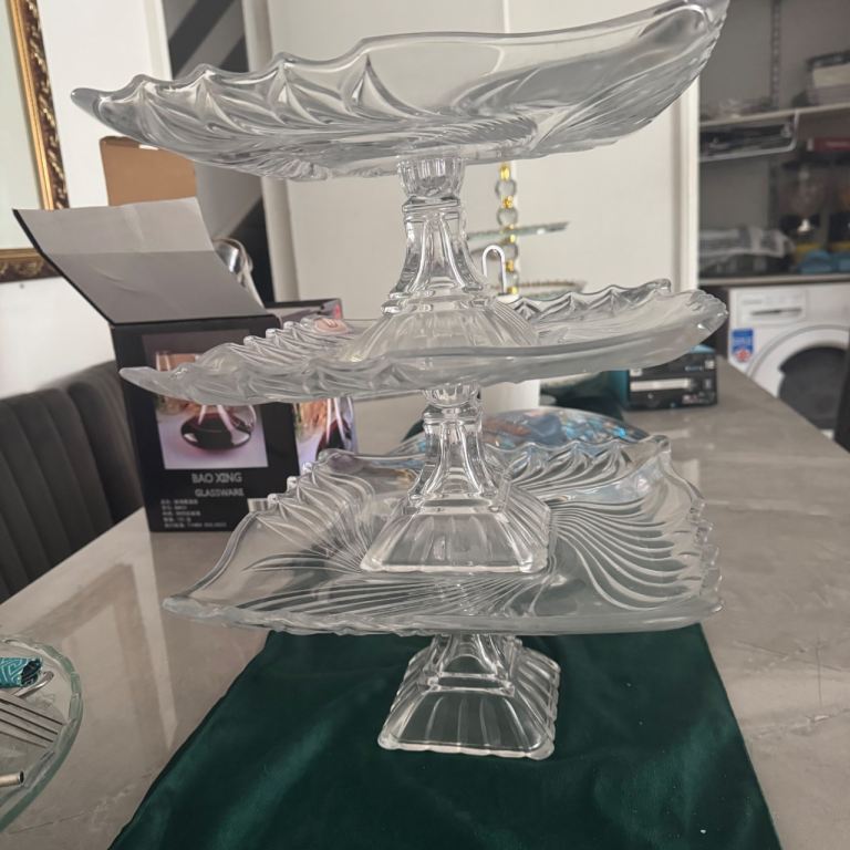 Glass wear / cake stand 