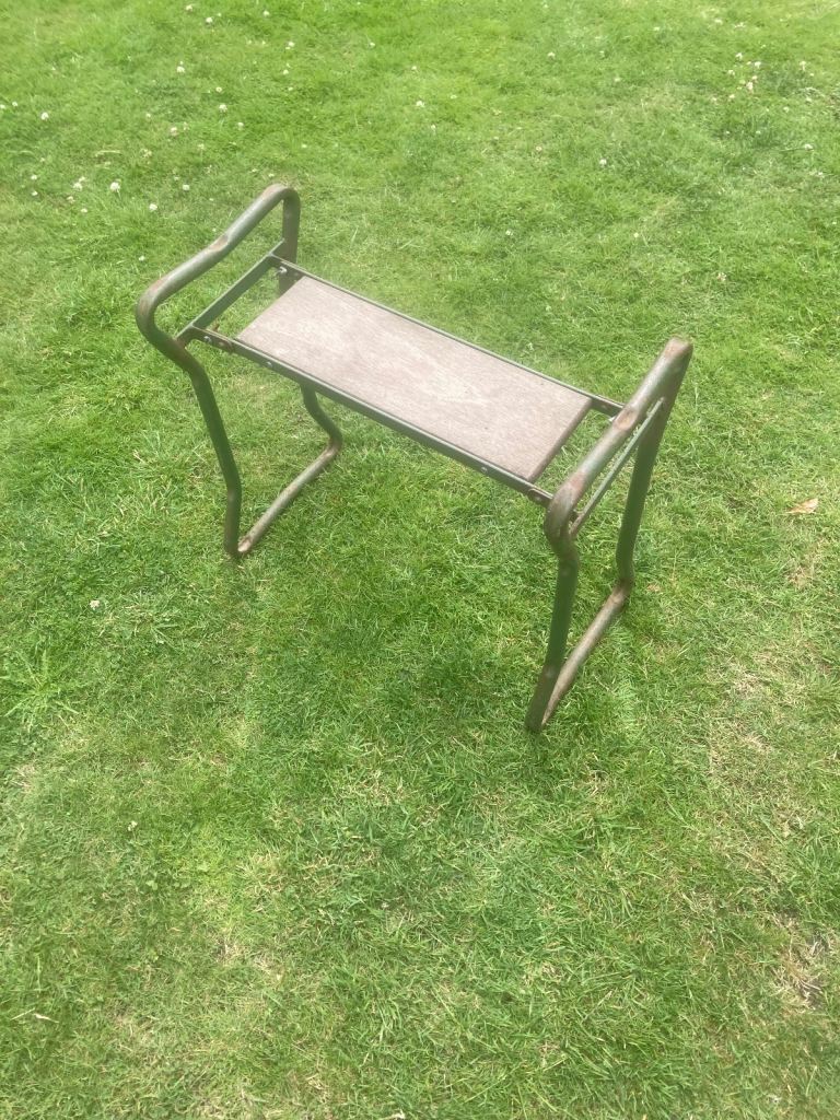 Vintage push up kneeling frame / seat  ONLY £10
