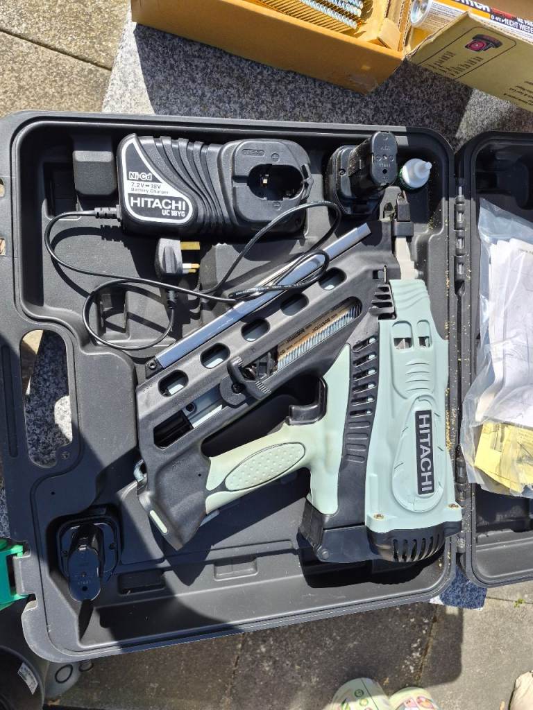 Hitachi NR90GC2 1st Fix Nail Gun