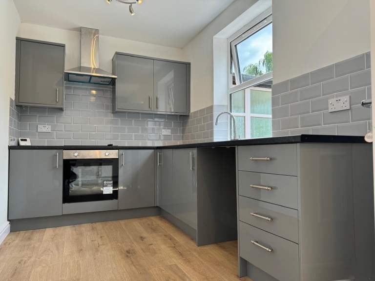 2 Bed Semi-Detached House, Oakwood Avenue, WF2