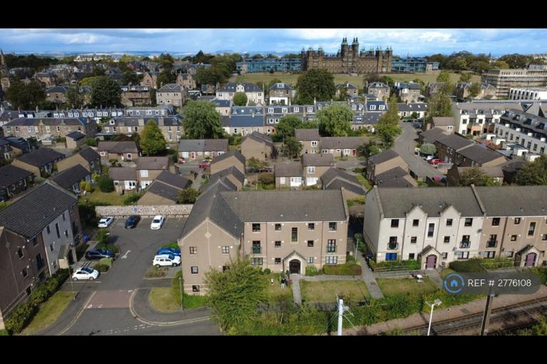 2 bedroom flat in Balbirnie Place, Edinburgh, EH12 (2 bed) (#2776108)