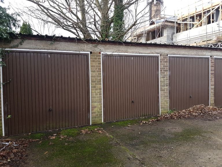 Garage/Parking/Storage to rent: Third Cross Road, Twickenham TW2 5DU