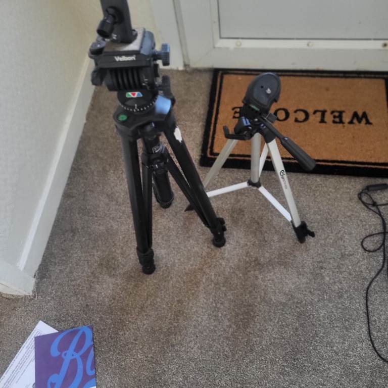 Velbon Tripod with Fluid Head – Good Condition