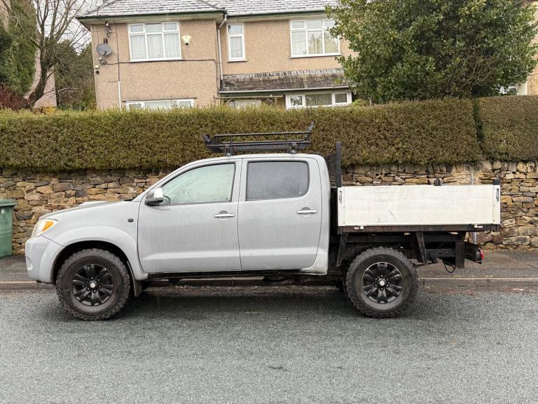 2007 Toyota Hilux INVINCIBLE 3.0D4-D DOUBLE CAB TIPPER MANUAL 4X4 GREY PICK UP Diesel Manual