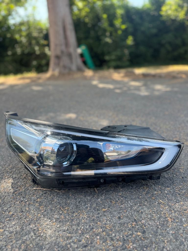 Hyundai Ioniq head light original..
