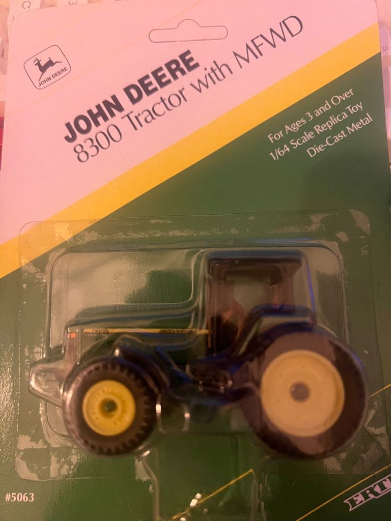 1/64 JOHN DEERE 8300 MFWD TRACTOR – ERTL