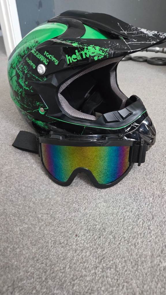 Motorcross helmet with goggles