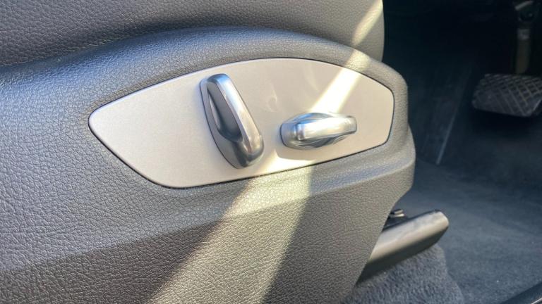 2020 Porsche Macan 2.0T PDK - Panoramic Sunroof &amp; Bose Audio &amp; PASM &amp; Huge Spec 4x4 P...