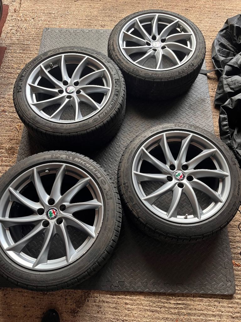 Alfa Romeo Giulia 18” Turbine Alloy Wheels With Winter Tyres