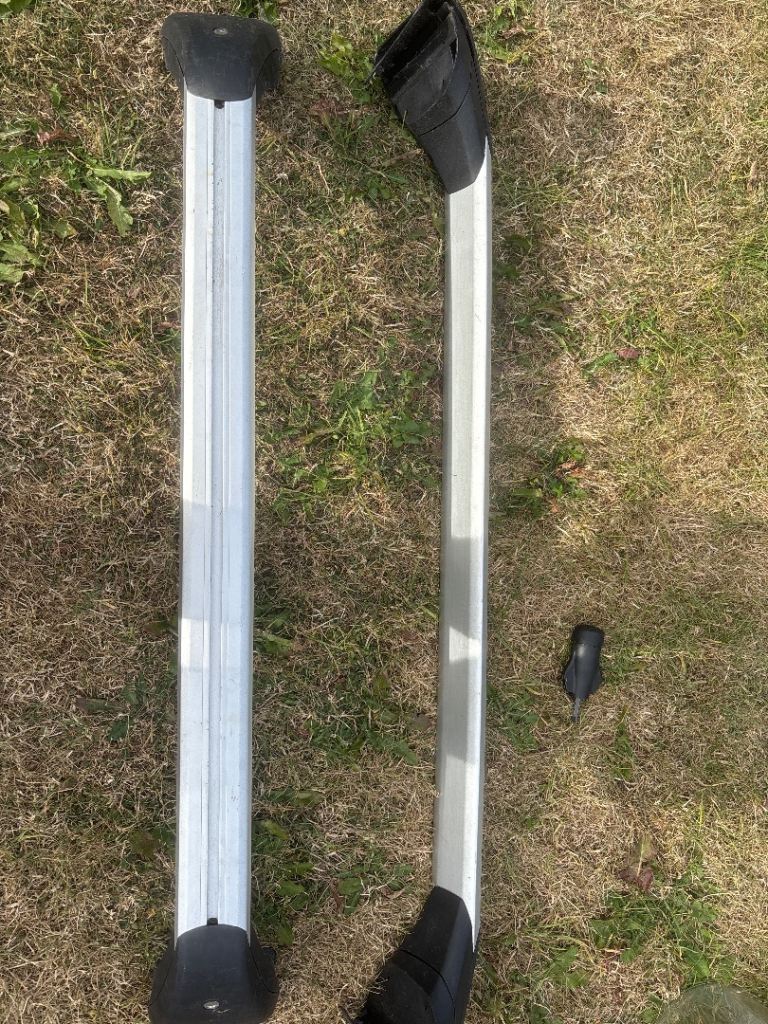 Free Volvo v40 roof bars
