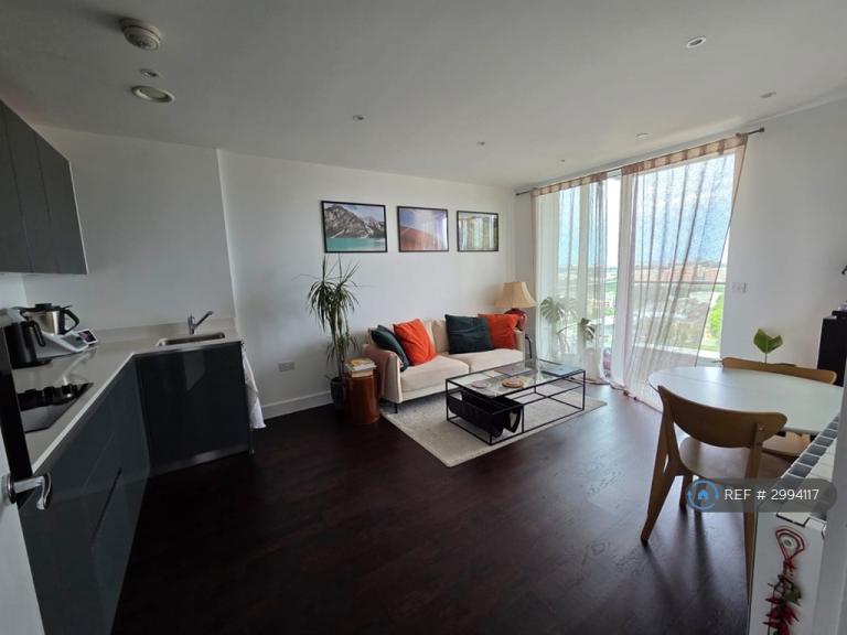 2 bedroom flat in Duncombe House, London, SE18 (2 bed) (#2994117)