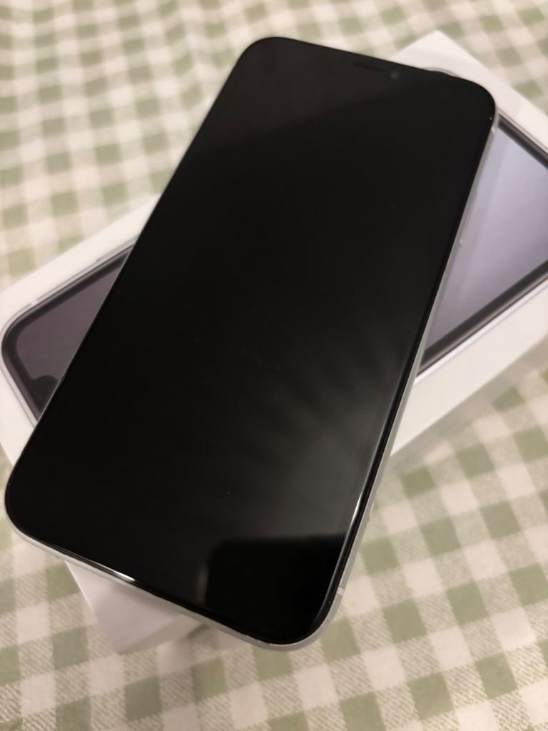 iPhone XR white 