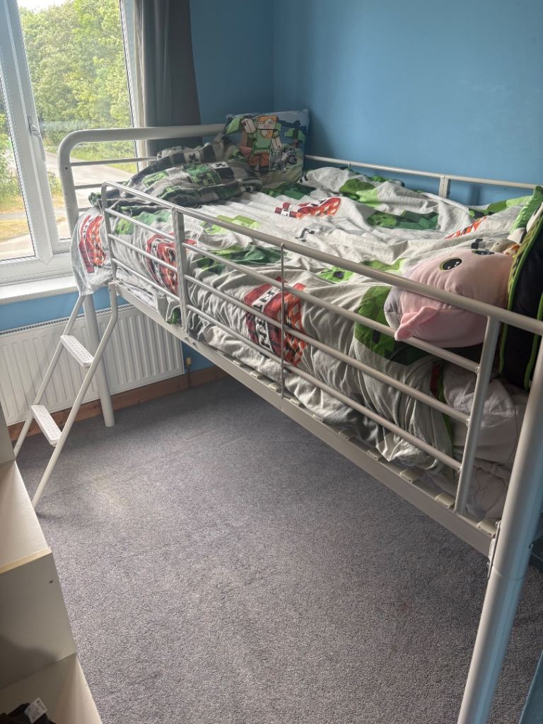 Single mid sleeper bed 