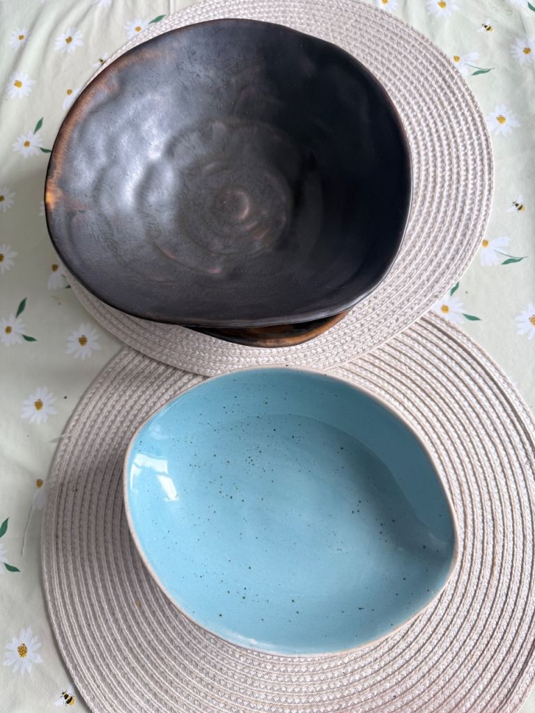 4 Piece Ceramic Bowl Set – Artisan Style (2 Blue, 2 Dark)