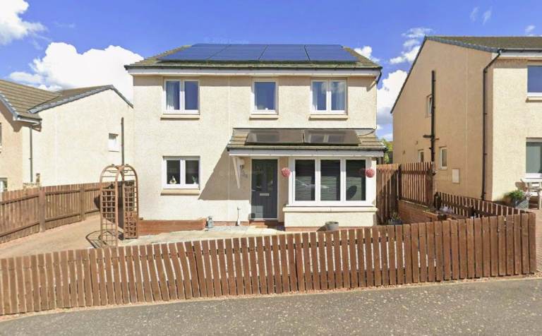 Fantastic, 4 bedroom, unfurnished, detached family home in East Lothian – available May