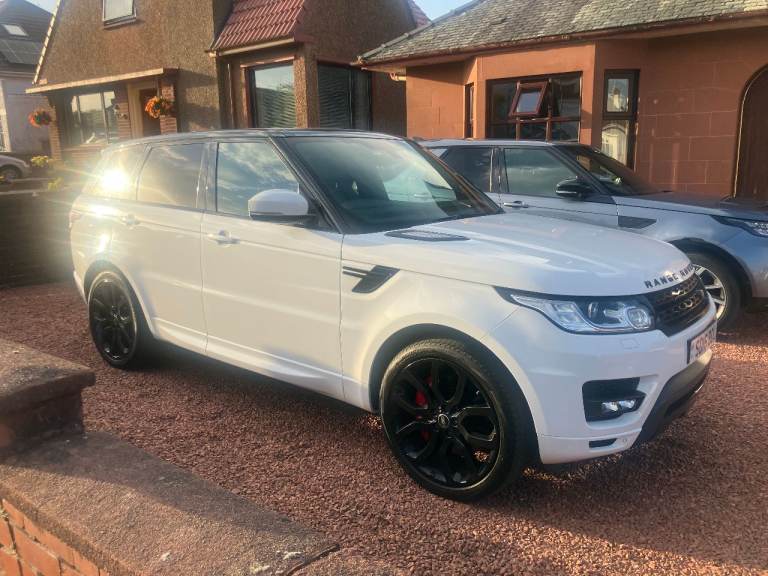 ABSOLUTELY STUNNING 2016 RANGE ROVER SPORT HDE. MOT 07/07/2027. FULL SERVICE HISTORY. AUTOMATIC
