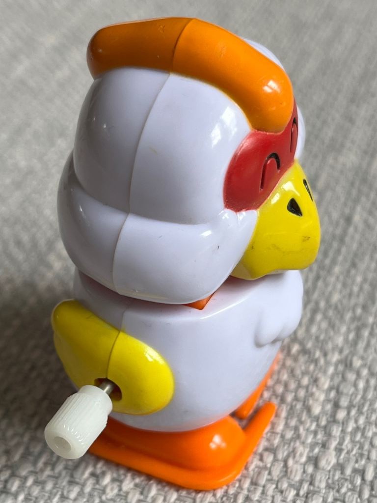 Wind-Up Walking Chicken Toy – Clockwork Novelty – 6cm