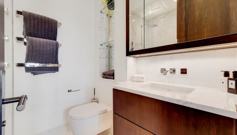 2 Bedroom Luxury Flat in Prince of Wales Terrace, Kensington, W8