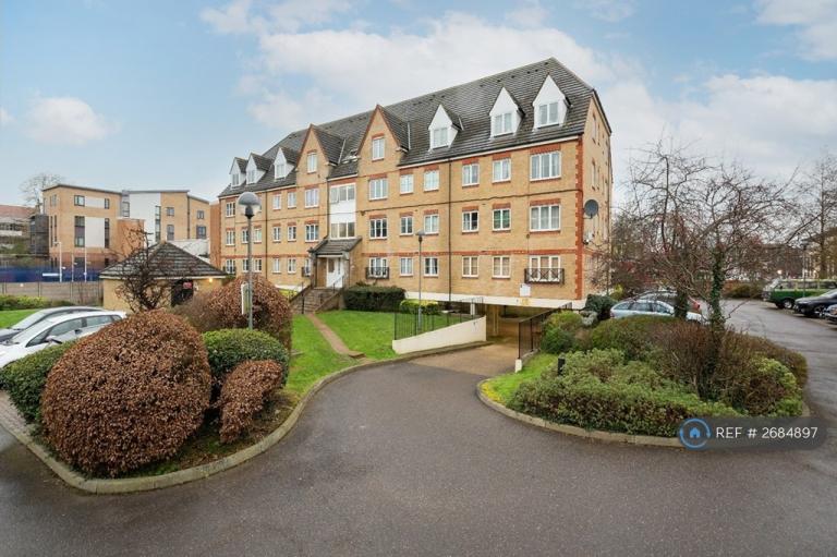 image for 2 bedroom flat in Pembroke House, Borehamwood, WD6 (2 bed) (#2684897)