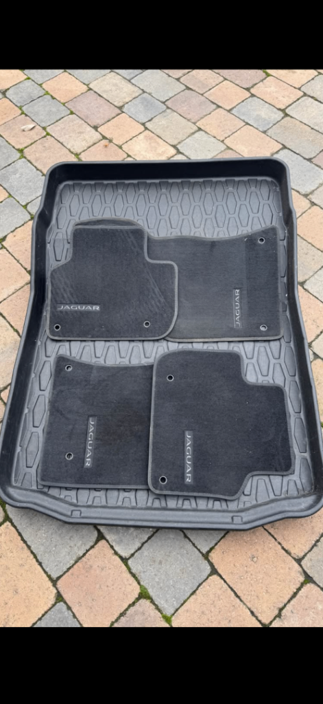 Jaguar XF260 GENUINE Boot Liner and Full Set of Velour Mats 