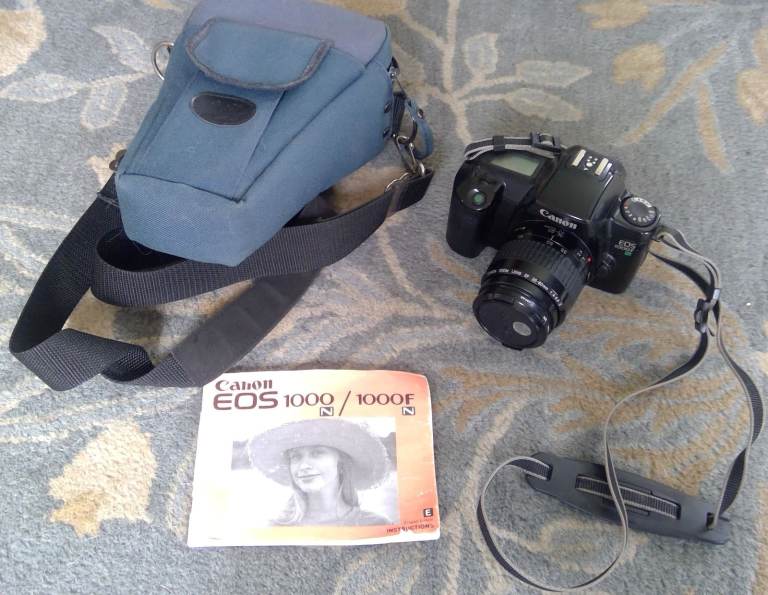 Canon eos 1000n Camera with Canon 35-80usm Lens Carrying Case and Manual 