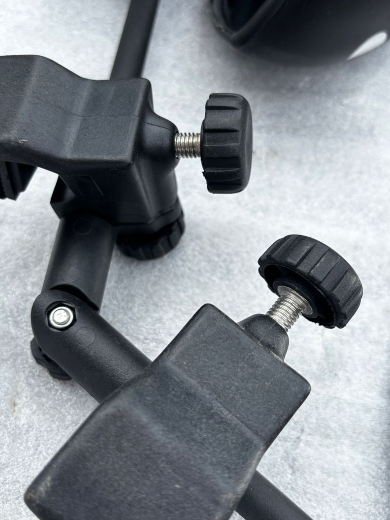 2 Adjustable Towing Mirrors + 2 spares