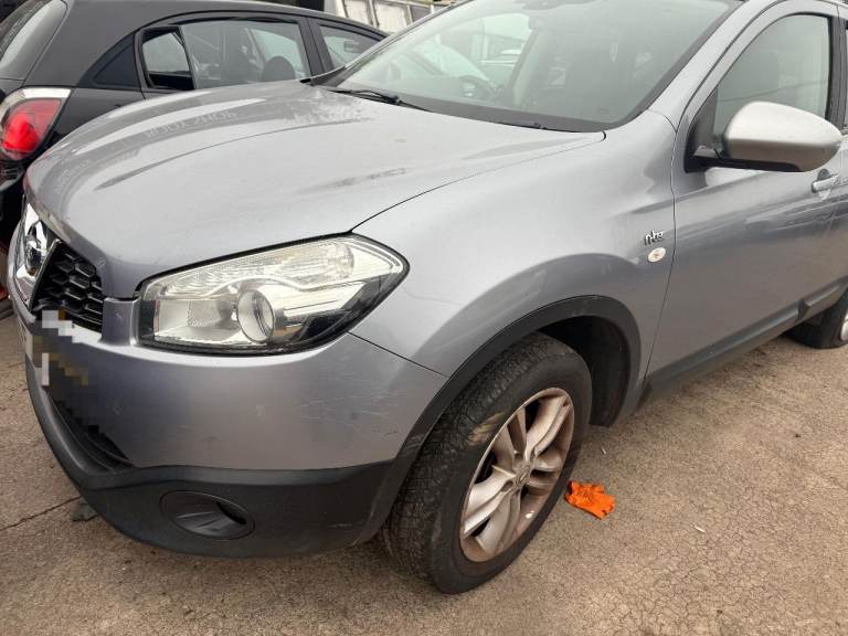 Breaking spare parts nissan qashqai light grey