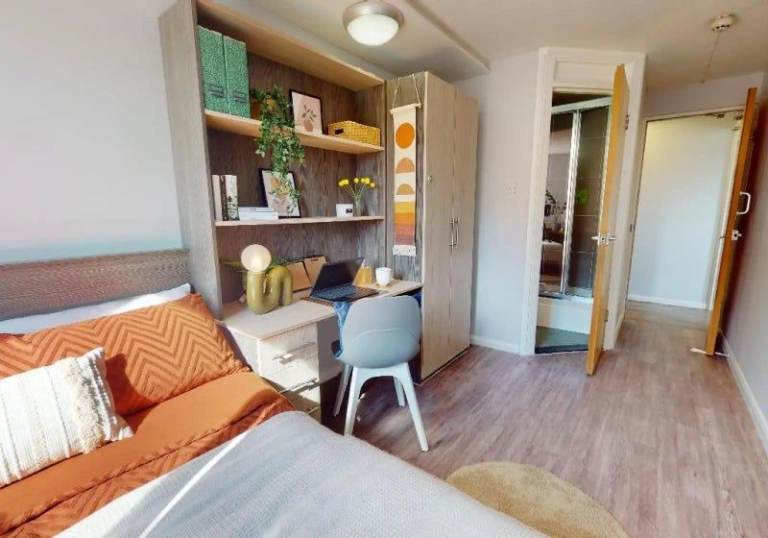 Student Tenancy Takeover – En-Suite Room (iQ)