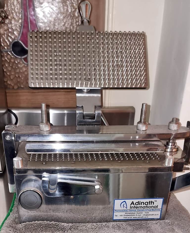 Adinath International Capsule Filling Machine 300 holes – As good as new