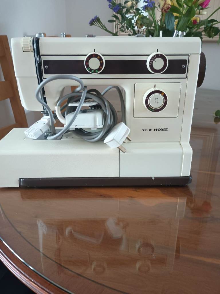 New Home Vintage Sewing Machine – Fully Working, Clean Condition