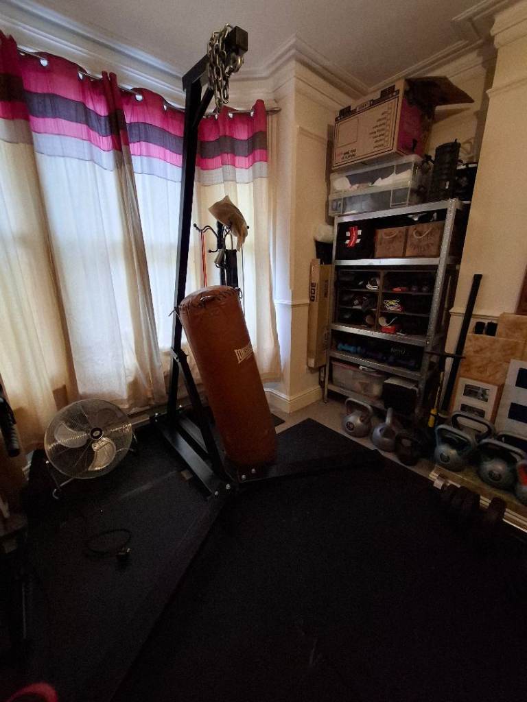Boxing free standing heavy bag 