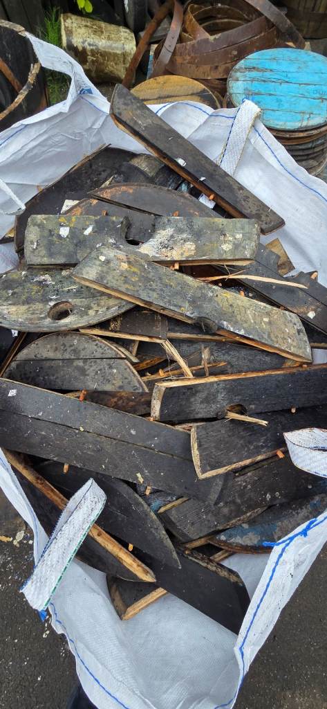 OAK BARREL FIREWOOD ENDS