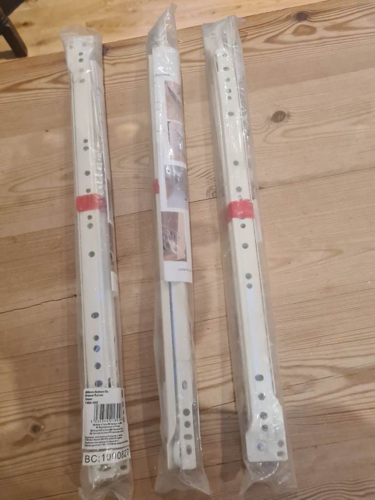 Bottom fix drawer runners