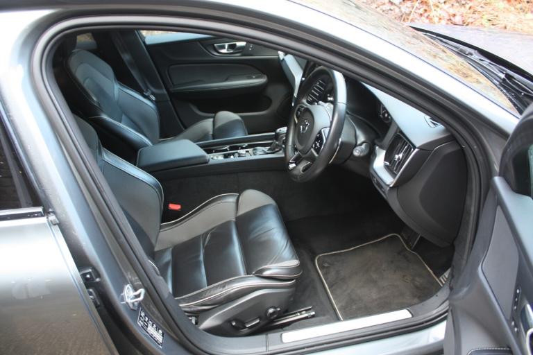 VOLVO V60 2.0 R-Design Plus D4 2019