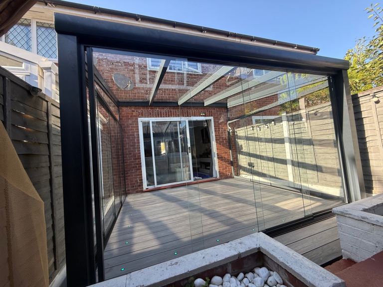 Sun room/veranda/pergola/glass room/sliding doors/canopy