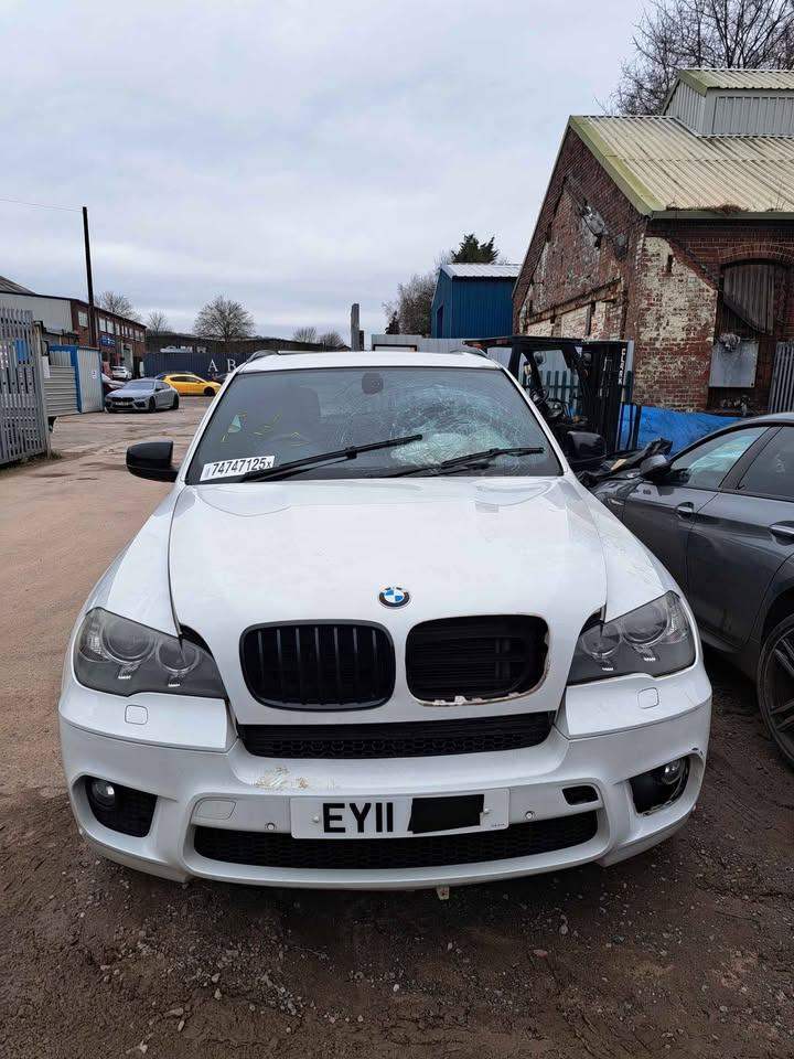 BMW X5 4.0D E70 E71 LCI BREAKING PARTS BUMPER LIGHT WING DOOR TAILGATE MIRROR STEERING HEAD UNIT