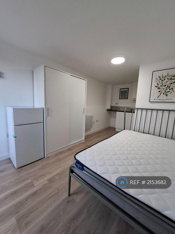 Studio flat in Newmer Road, High Wycombe, HP12 (#2153682)