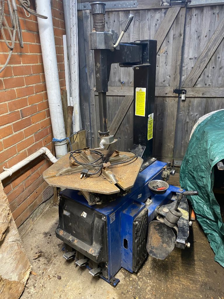 Tyre Changer machine + 200L Air compressor 