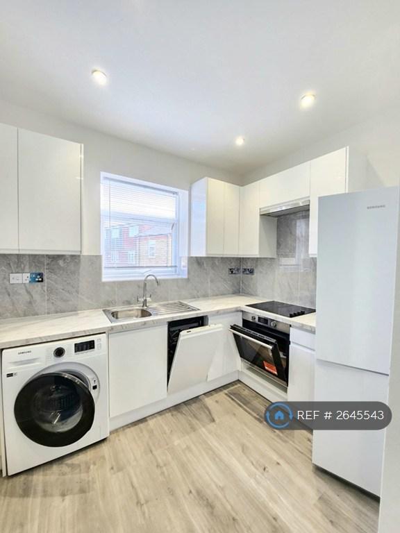 3 bedroom flat in Richmond Road, Kingston Upon Thames, KT2 (3 bed) (#2645543)