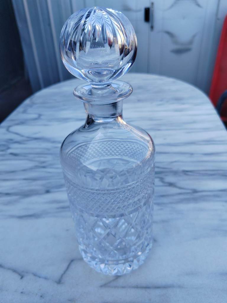Crystal Glass Decanter with Stopper – As Good As New