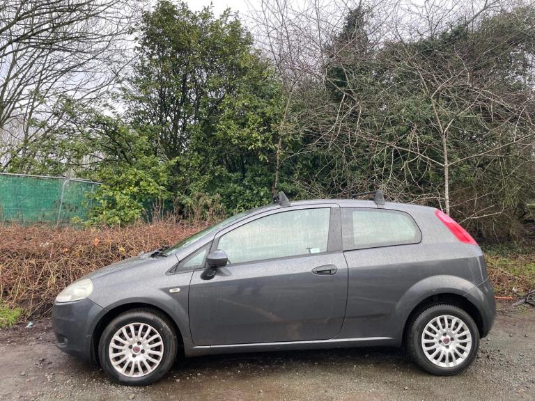 FIAT GRANDE PUNTO 1.4 PETROL 09 REG 3 DOOR 12 MONTHS MOT OWNER 12 YEARS LOW INSURANCE 45+MPG