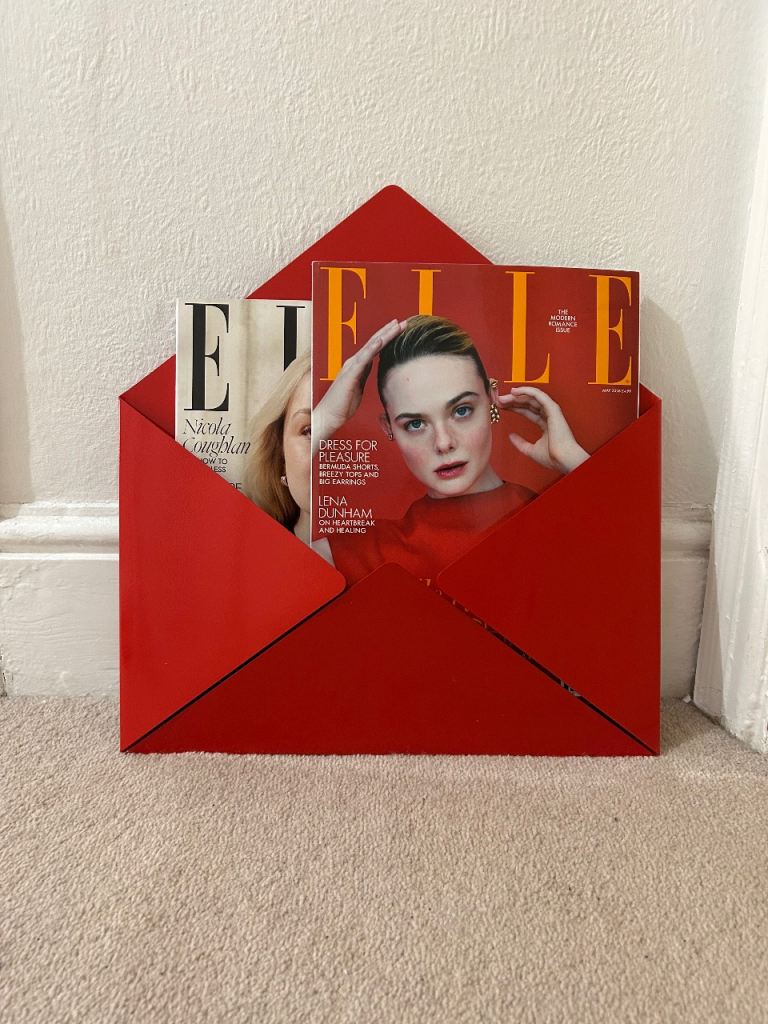 Red Envelope Wall Decor / Magazine Holder – new Condition