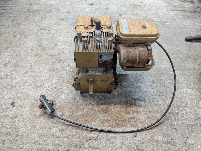Briggs & Stratton 2 HP Engine - Spares or Repair rotovator mower