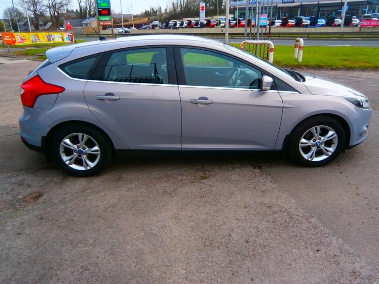 2012 Ford Focus 1.6 Zetec 5dr HATCHBACK PETROL Manual