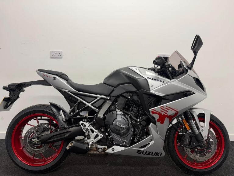  SUZUKI GSX-8R ** LOW MILES - FULL DOCUMENTED HISTORY - WARRANTY **