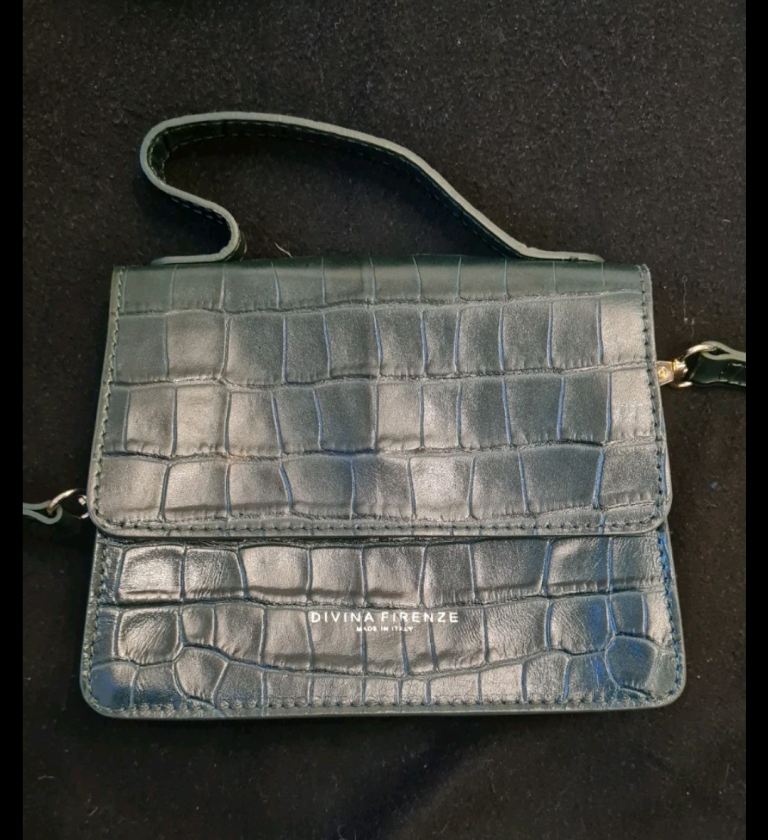 Divina Firenze - Green Shouler Bag.  Italian Leather. Lovely Bag.
