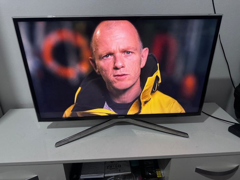 Excellent 32”SAMSUNG SMART LED HDTV 