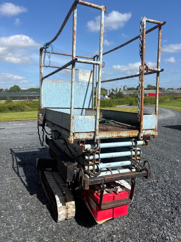 Scissor lift for parts or repairs