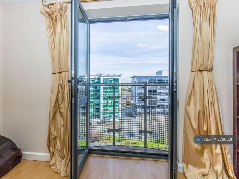 2 bedroom flat in Velocity West, Leeds, LS11 (2 bed) (#2786521)