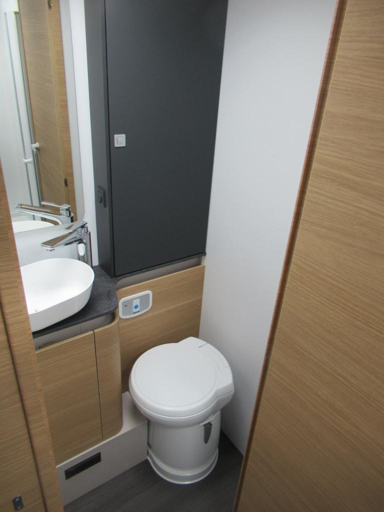 ADRIA CORAL 670 DL 60Y EDITION